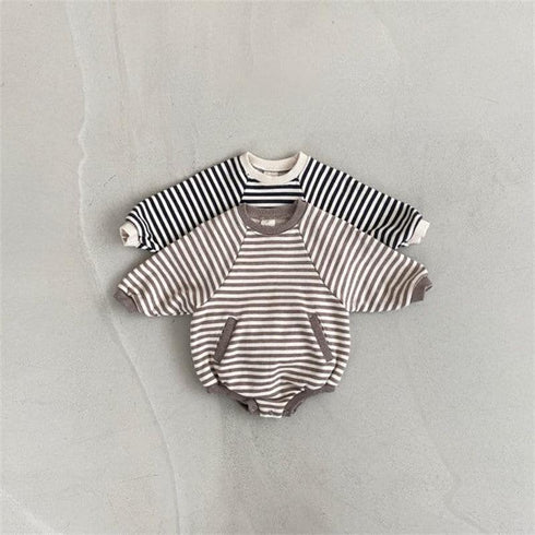 Baby's striped crawling suit